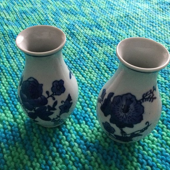 Two vintage small Chinese porcelain vases blue and white floral 4" - Picture 2 of 6